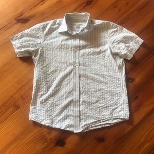 Men’s short sleeve button down w blue stripes 💙
